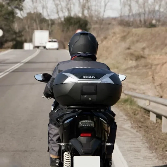 SHAD SH47 D0B47206 černá/červená, vrchní kufr na motorku